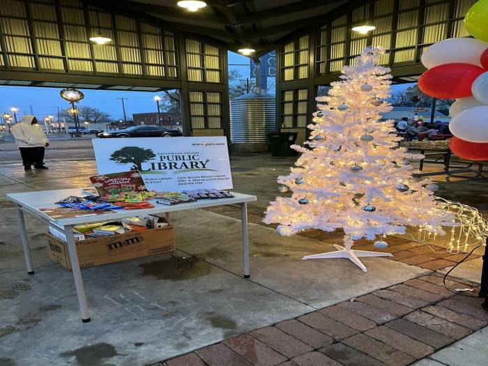 [Library Float WINS Grand Marshall Award!]